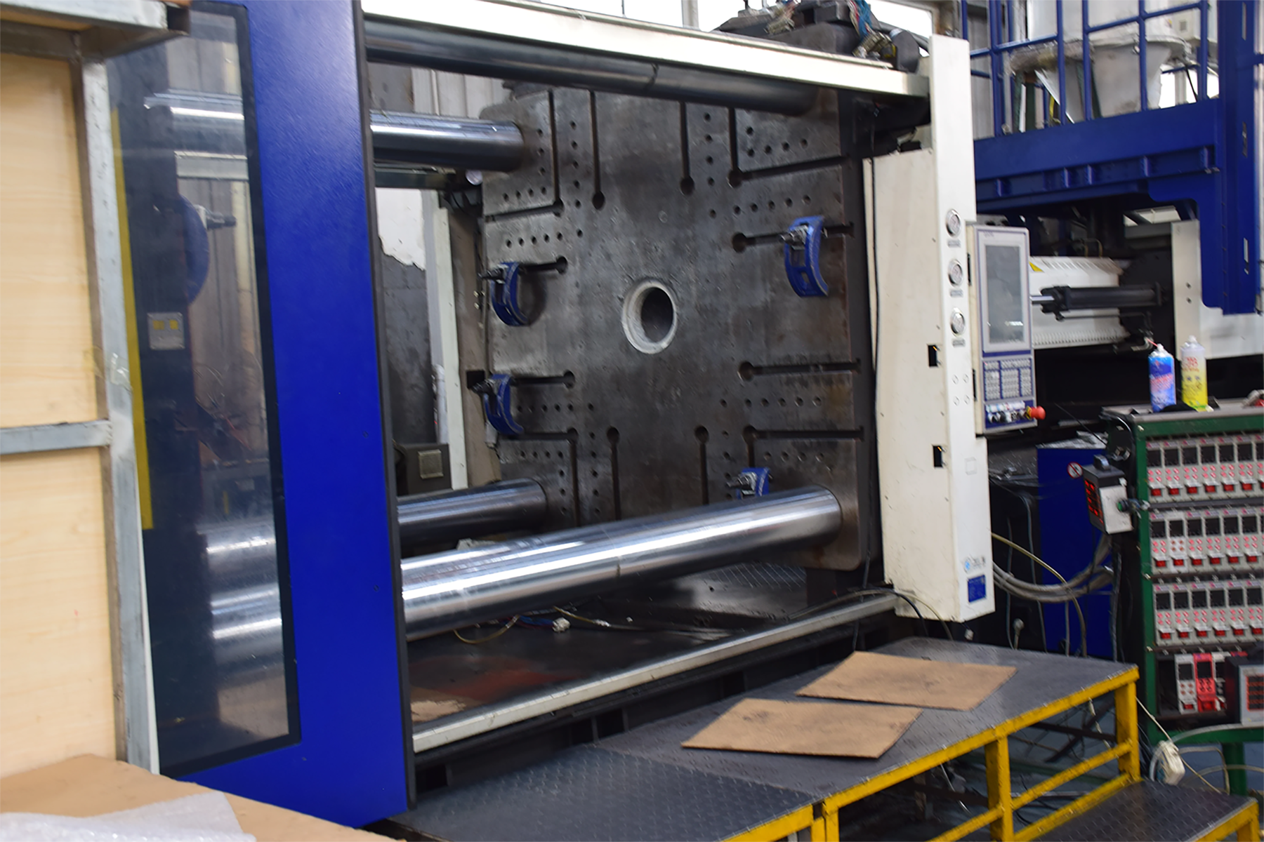 Large-Format Structural Molding