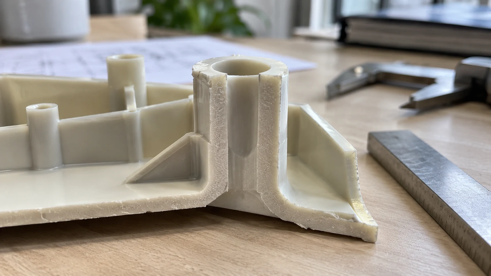 Sectioned boss reveals thick polymer junction